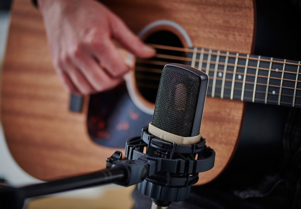 best-condenser-mic-for-under-200-with-guitar